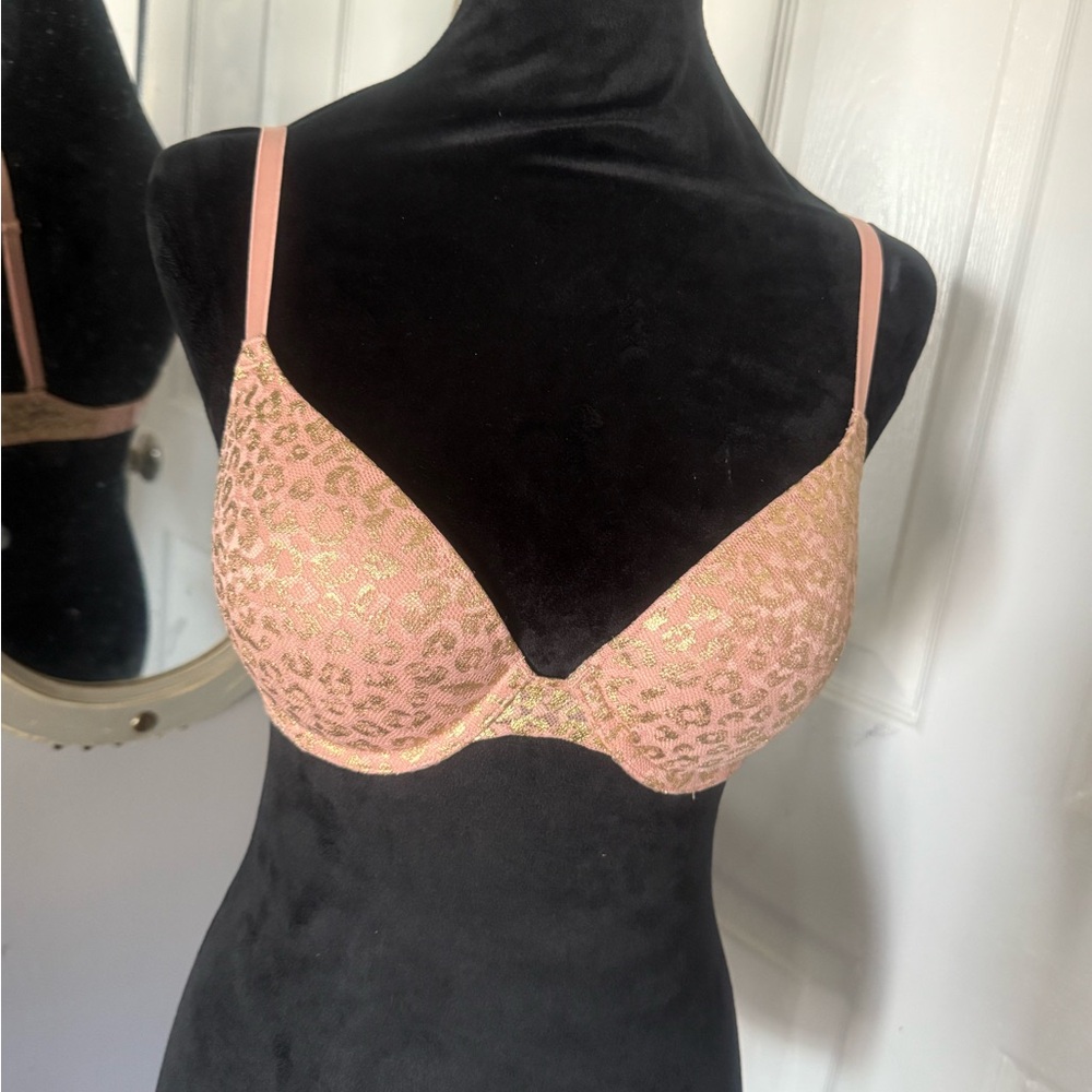 Pink Leopard Print Bra by PINK Victoria's Secret - Picture 4 of 7